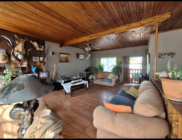 5 BEDROOM HOUSE FOR SALE IN RENSBURG